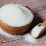 vecteezy_sugar-on-spoon-and-wooden-bowl-white-sugar-for-food-and_22338358_421
